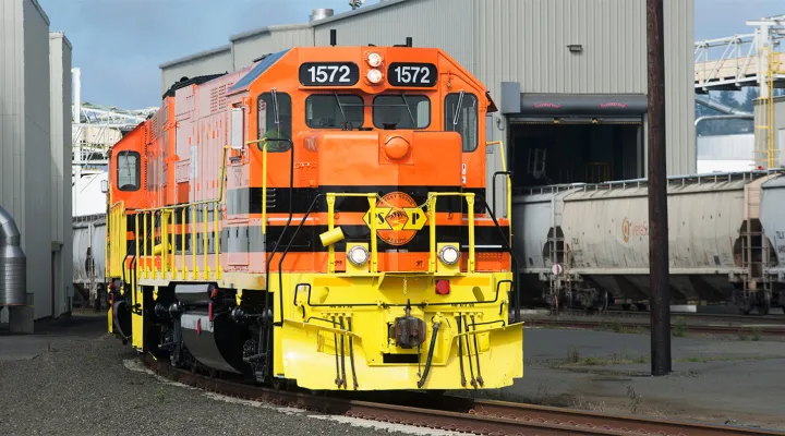 Train pulling railcars at a port site